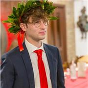 Laureato in Scienze Politiche e delle Relazioni Internazionali, impartisce lezioni private in storia moderna e contemporanea, storia delle Relazioni Internazionali e geografia per studenti universitari e liceali di qualunque età